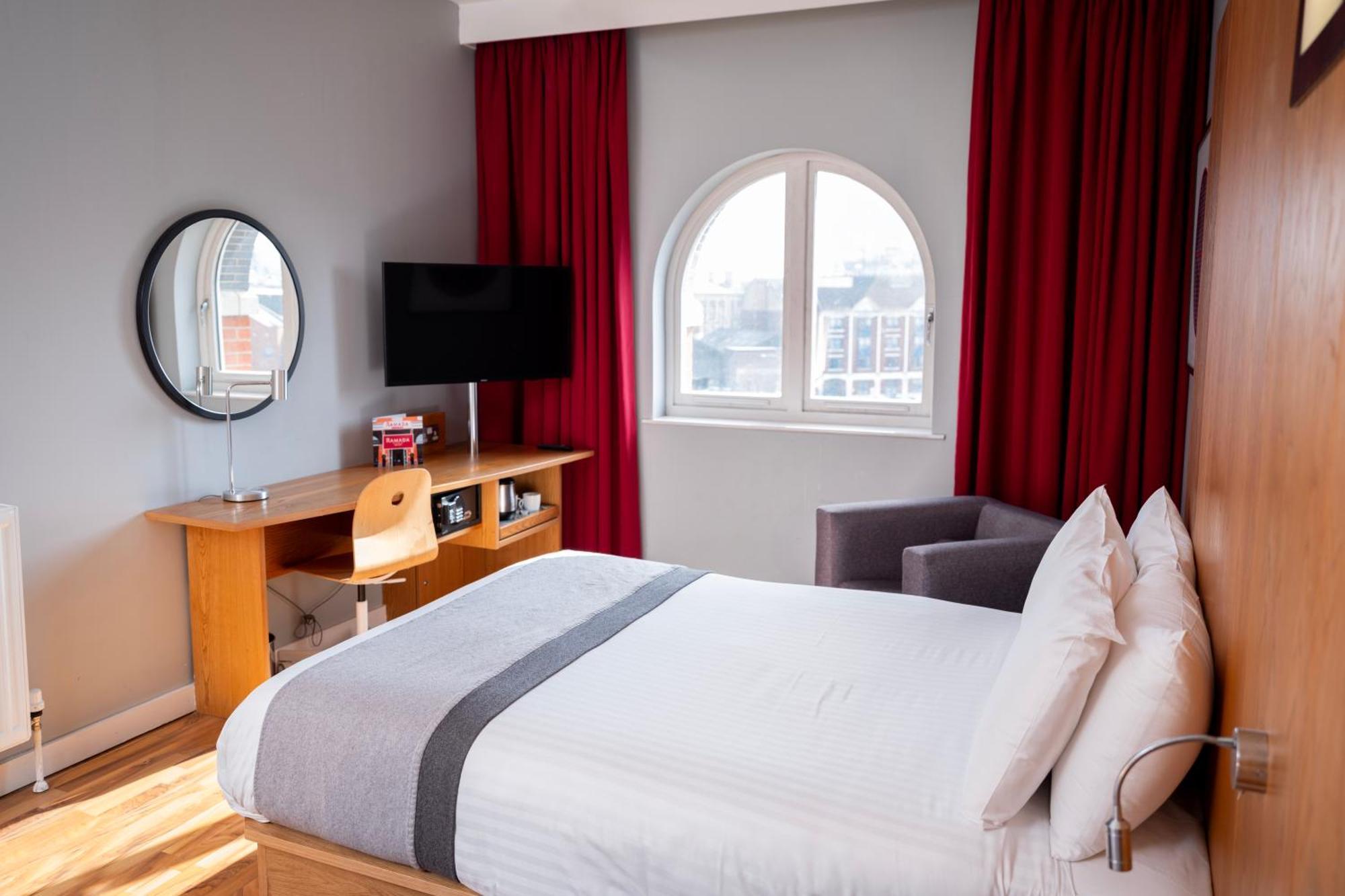 รามาดา บาย วินด์แฮม เบลฟาสต์ ซิตี้เซ็นเตอร์ Hotel ภายนอก รูปภาพ