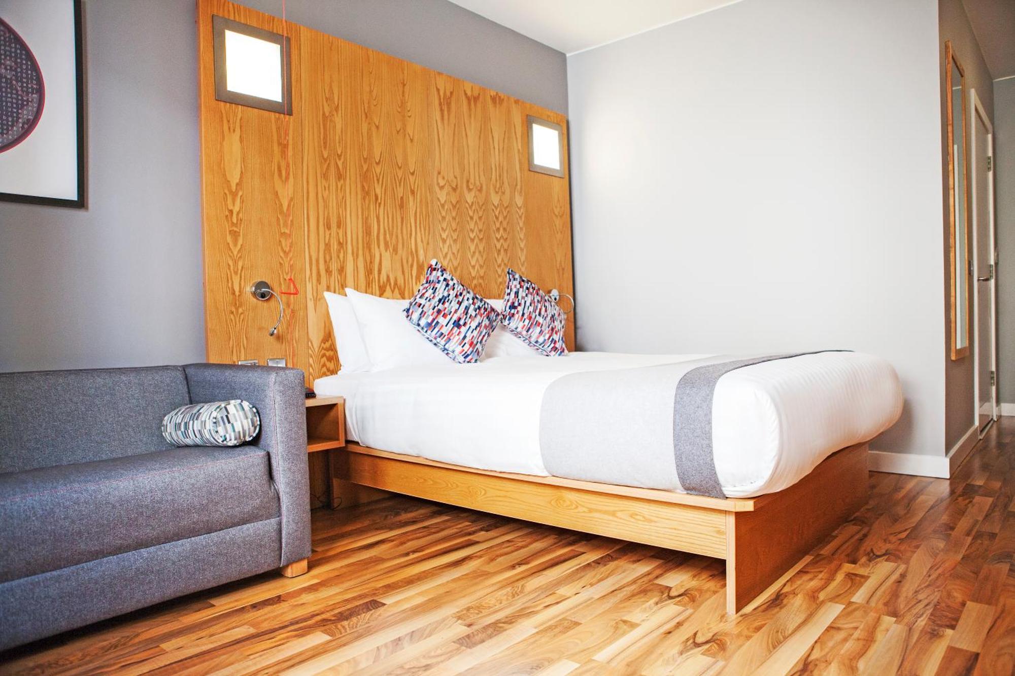 รามาดา บาย วินด์แฮม เบลฟาสต์ ซิตี้เซ็นเตอร์ Hotel ภายนอก รูปภาพ