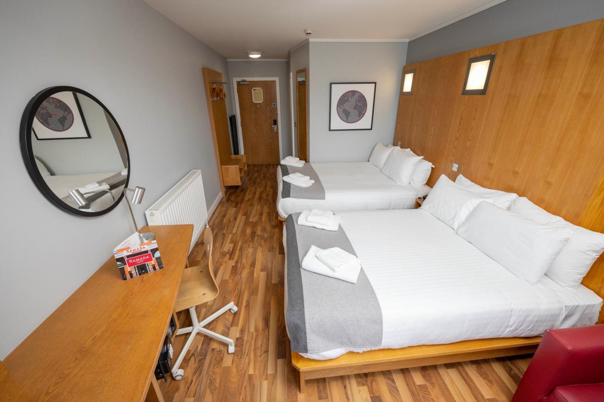 รามาดา บาย วินด์แฮม เบลฟาสต์ ซิตี้เซ็นเตอร์ Hotel ภายนอก รูปภาพ