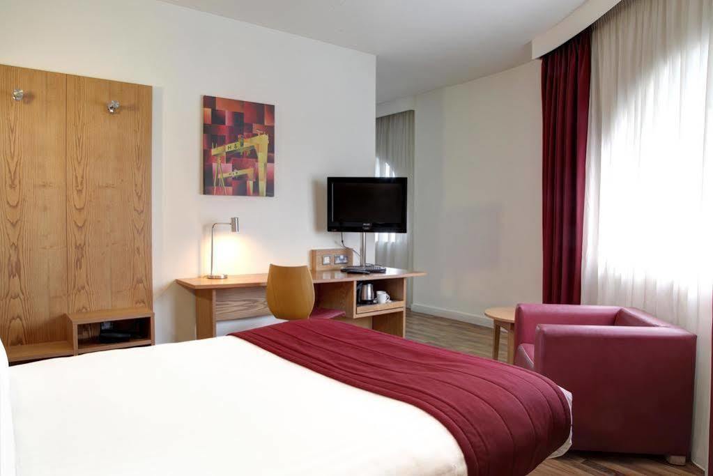 รามาดา บาย วินด์แฮม เบลฟาสต์ ซิตี้เซ็นเตอร์ Hotel ภายนอก รูปภาพ