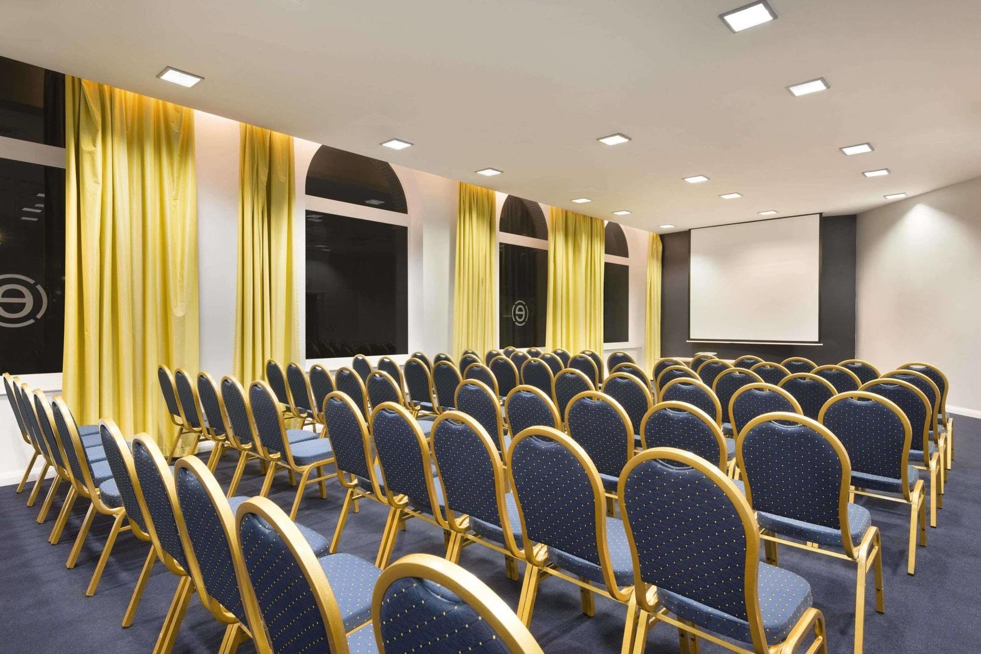 รามาดา บาย วินด์แฮม เบลฟาสต์ ซิตี้เซ็นเตอร์ Hotel ภายนอก รูปภาพ