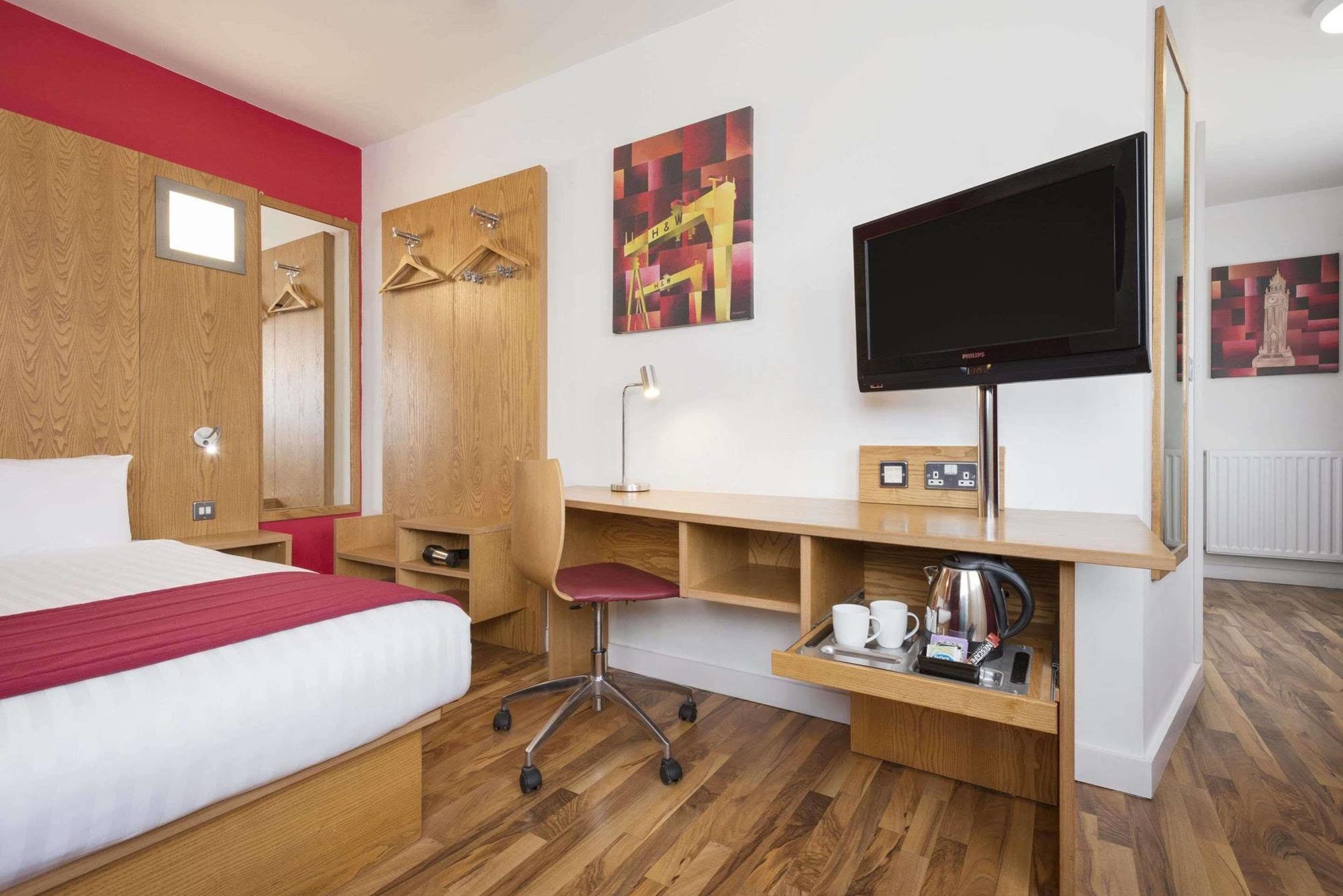 รามาดา บาย วินด์แฮม เบลฟาสต์ ซิตี้เซ็นเตอร์ Hotel ภายนอก รูปภาพ